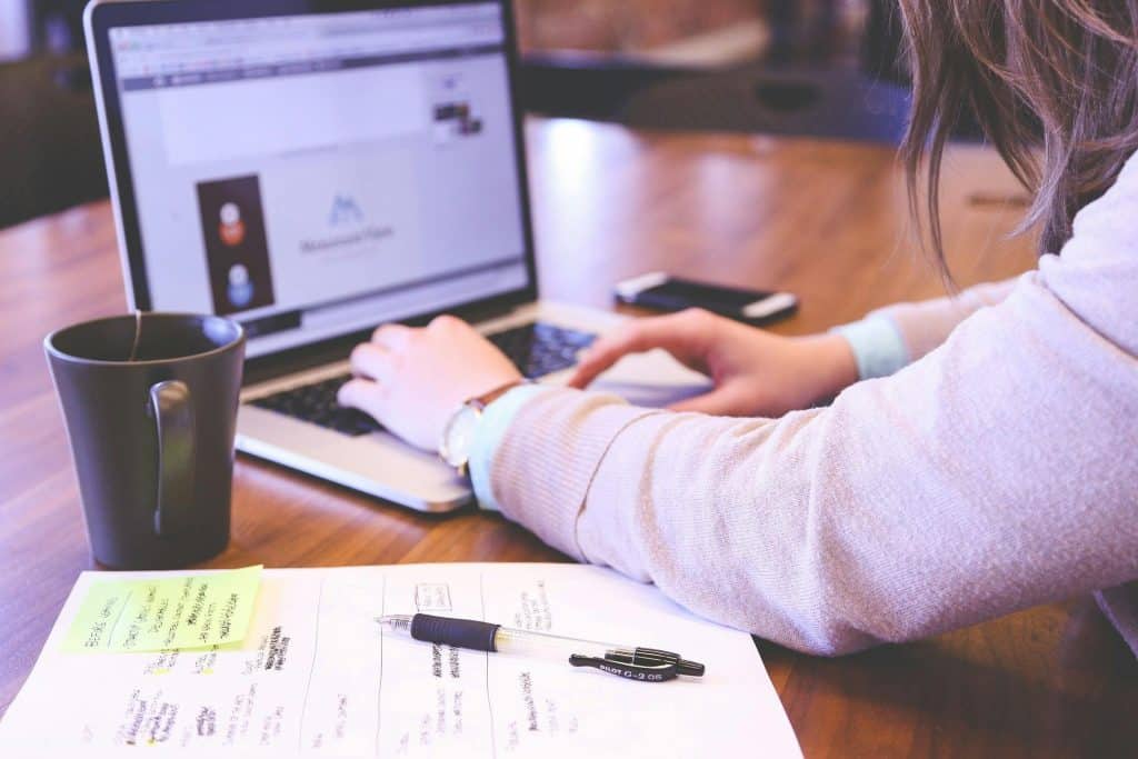 Coaching IA VS Coaching Traditionnel avce la plateforme de coaching Coachello